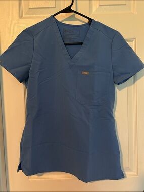 FIGS women’s Ceil Blue, XXS Catarina Scrub Top, XS Zamora Jogger pants